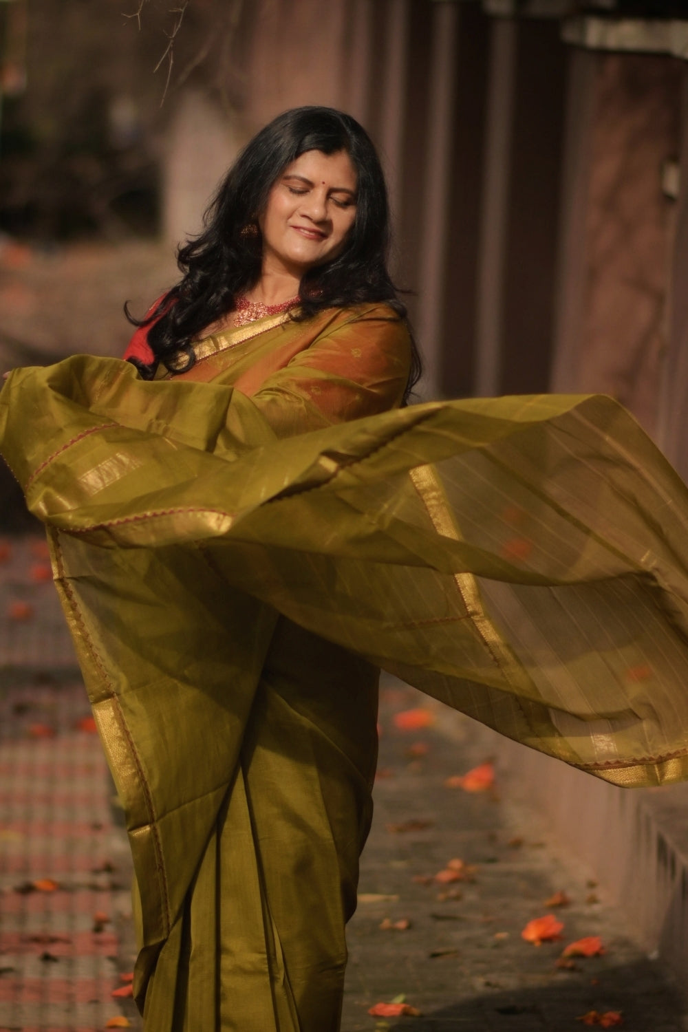 Olive Green Golden Border Maheshwari Silk Saree