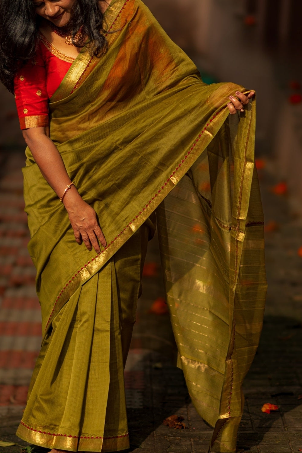 Olive Green Golden Border Maheshwari Silk Saree